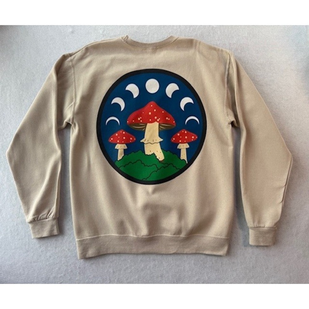 Bowery Supply Co. Women's Beige‎ Mushroom Graphic Crewneck Sweatshirt Size M